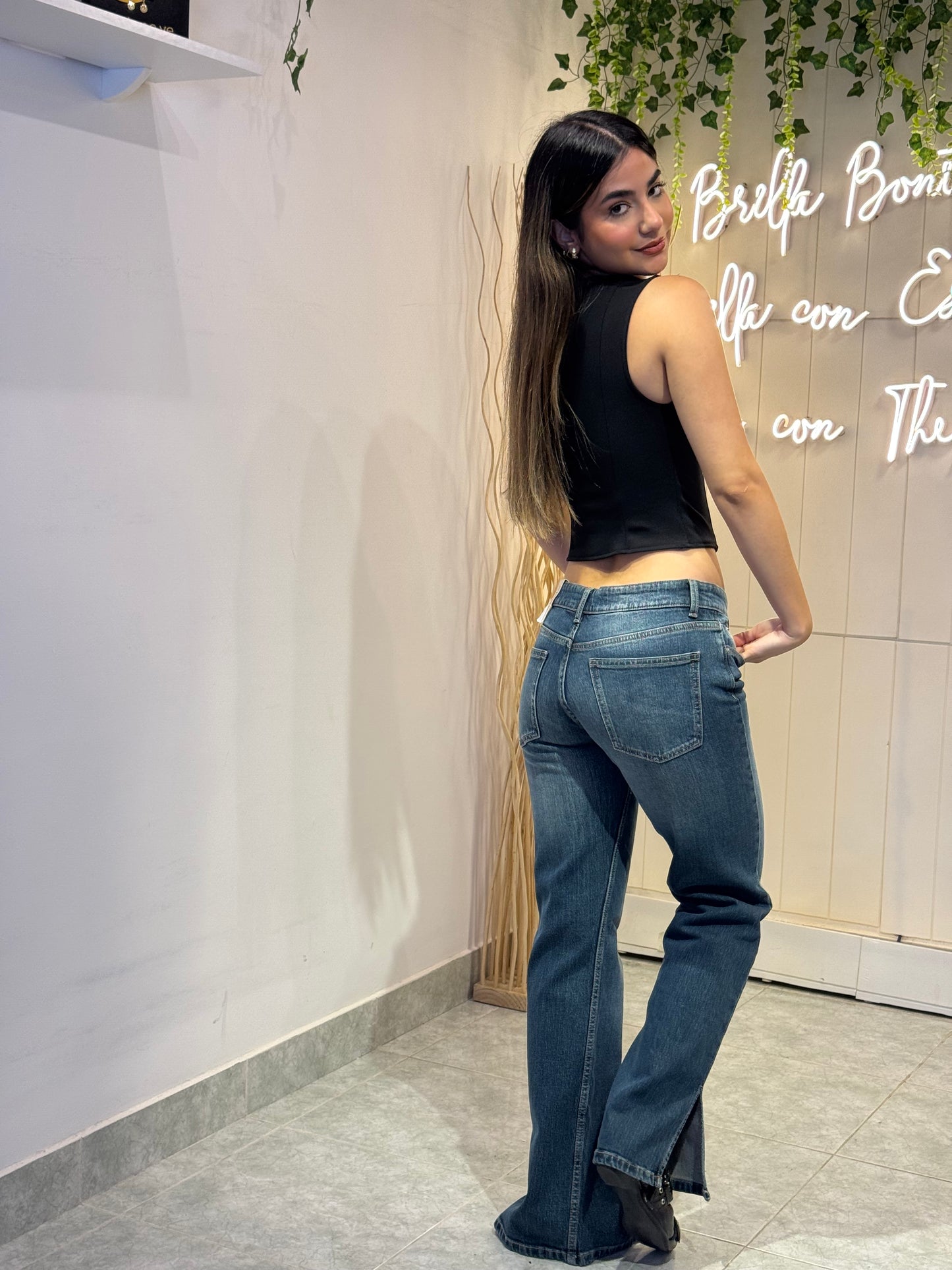 Jean con abertura