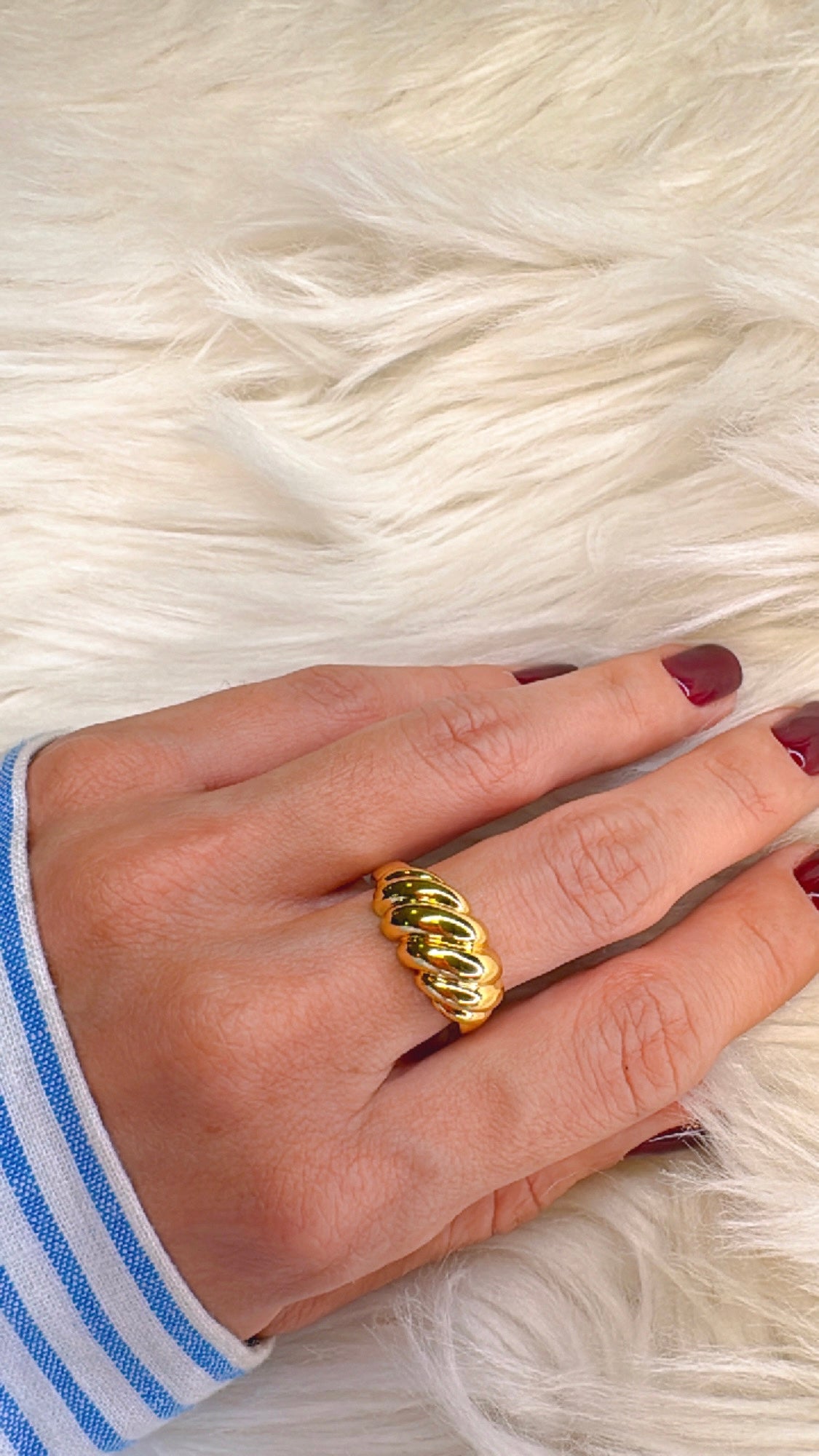 Anillo líneas dorado