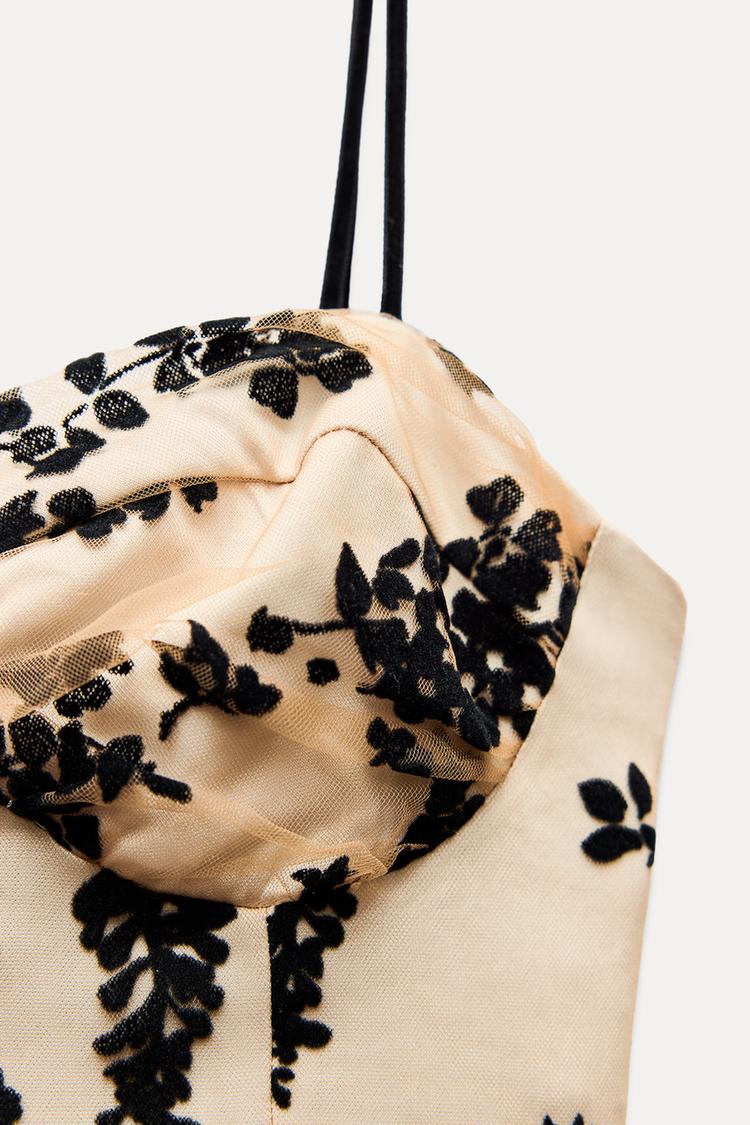 Top beige hojas