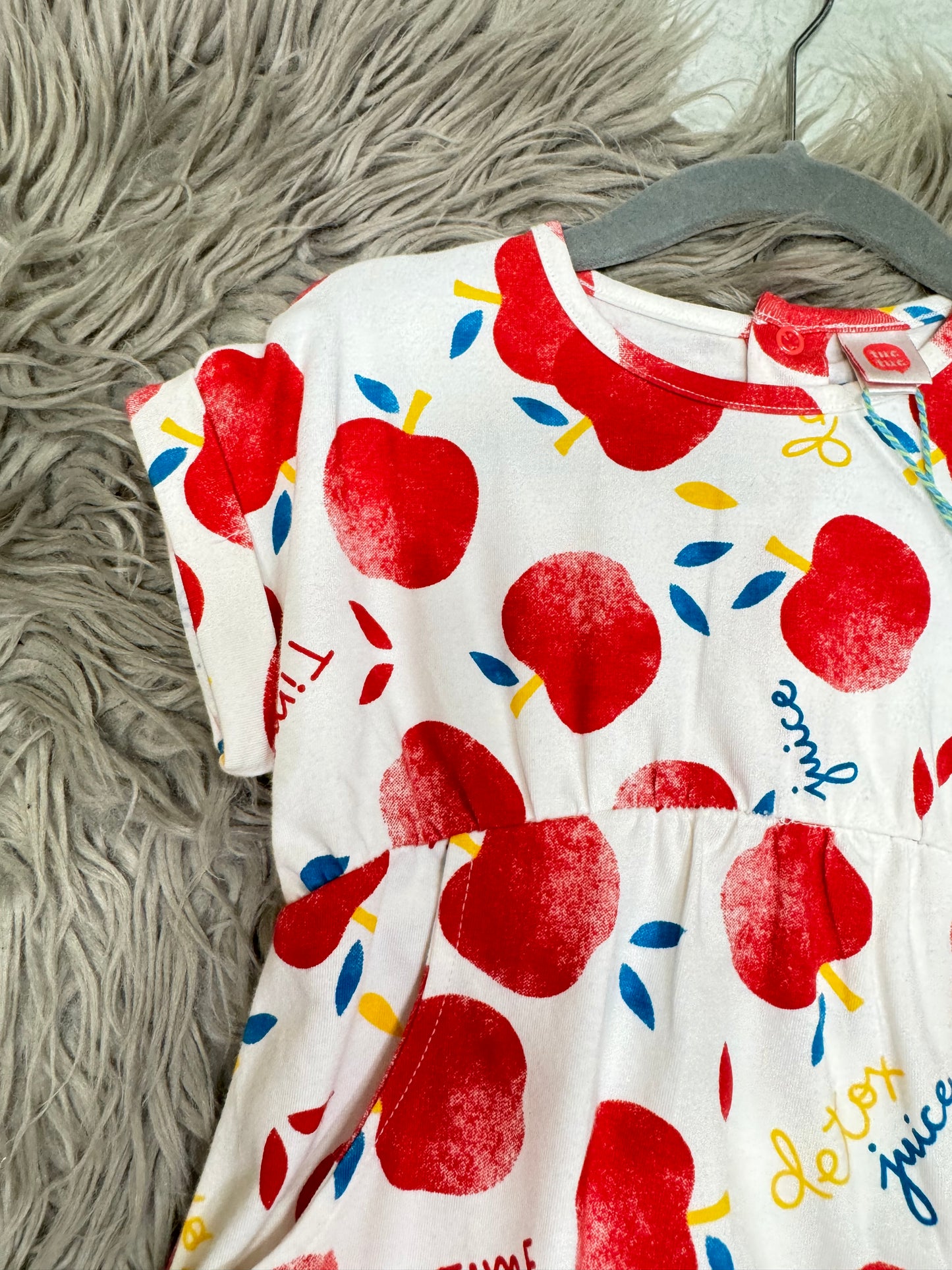 Vestido de manzana niña