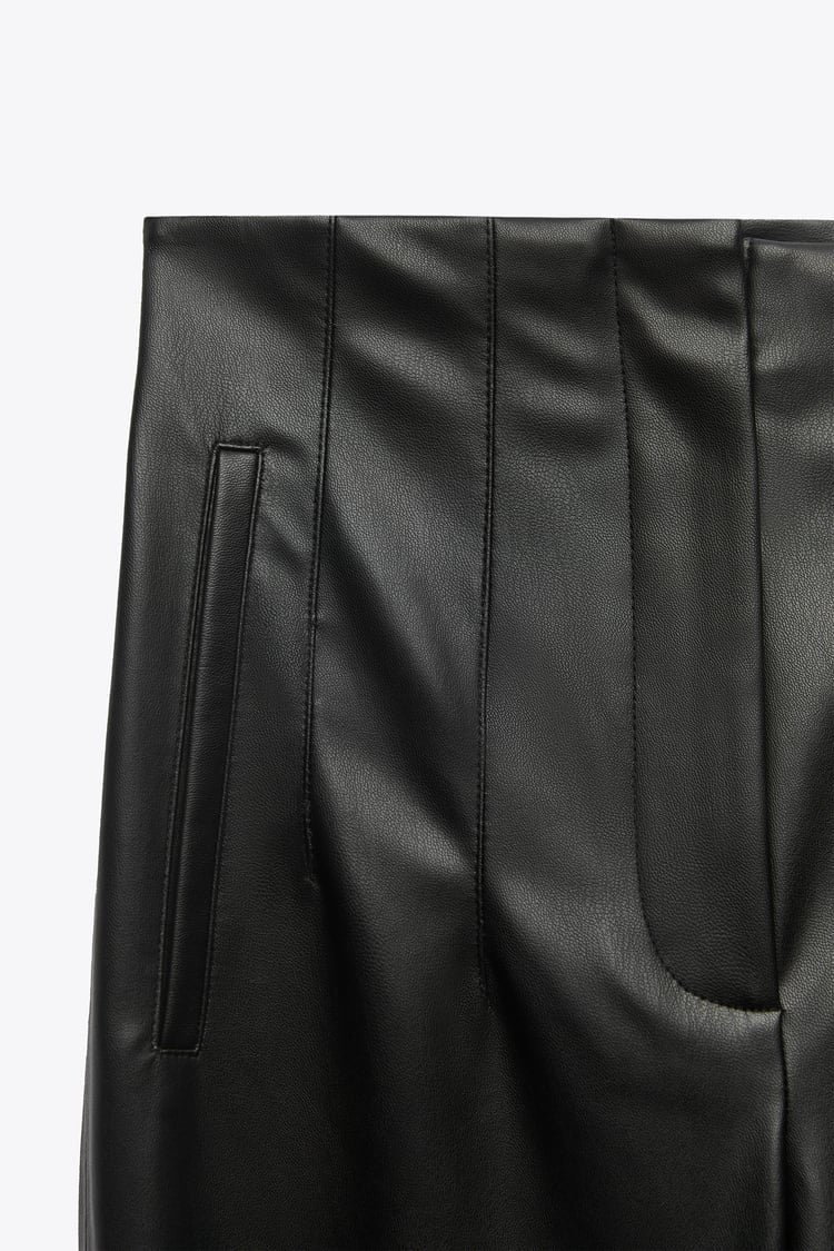 Pantalón tiro alto de cuerina