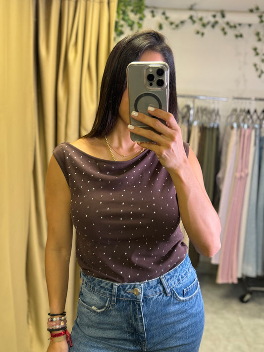 Top marron con brillos