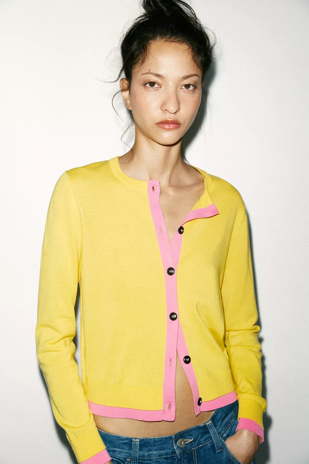 Cardigan Amarillo y fucsia