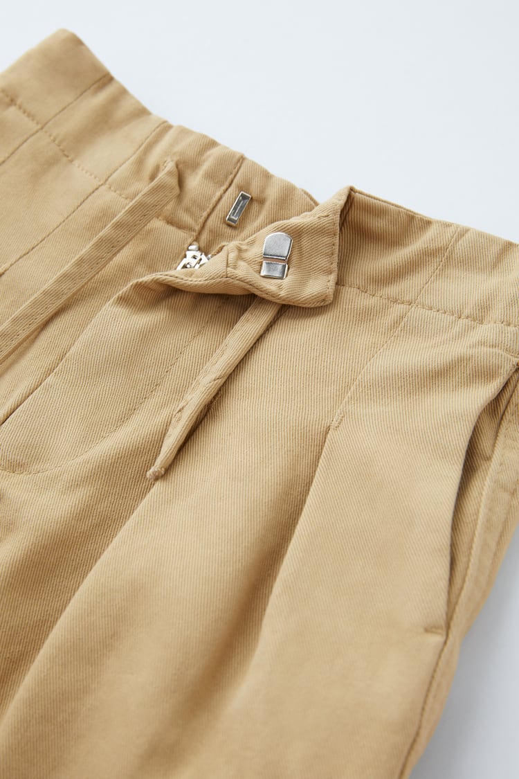 Pantalón cargo de pinzas beige niña