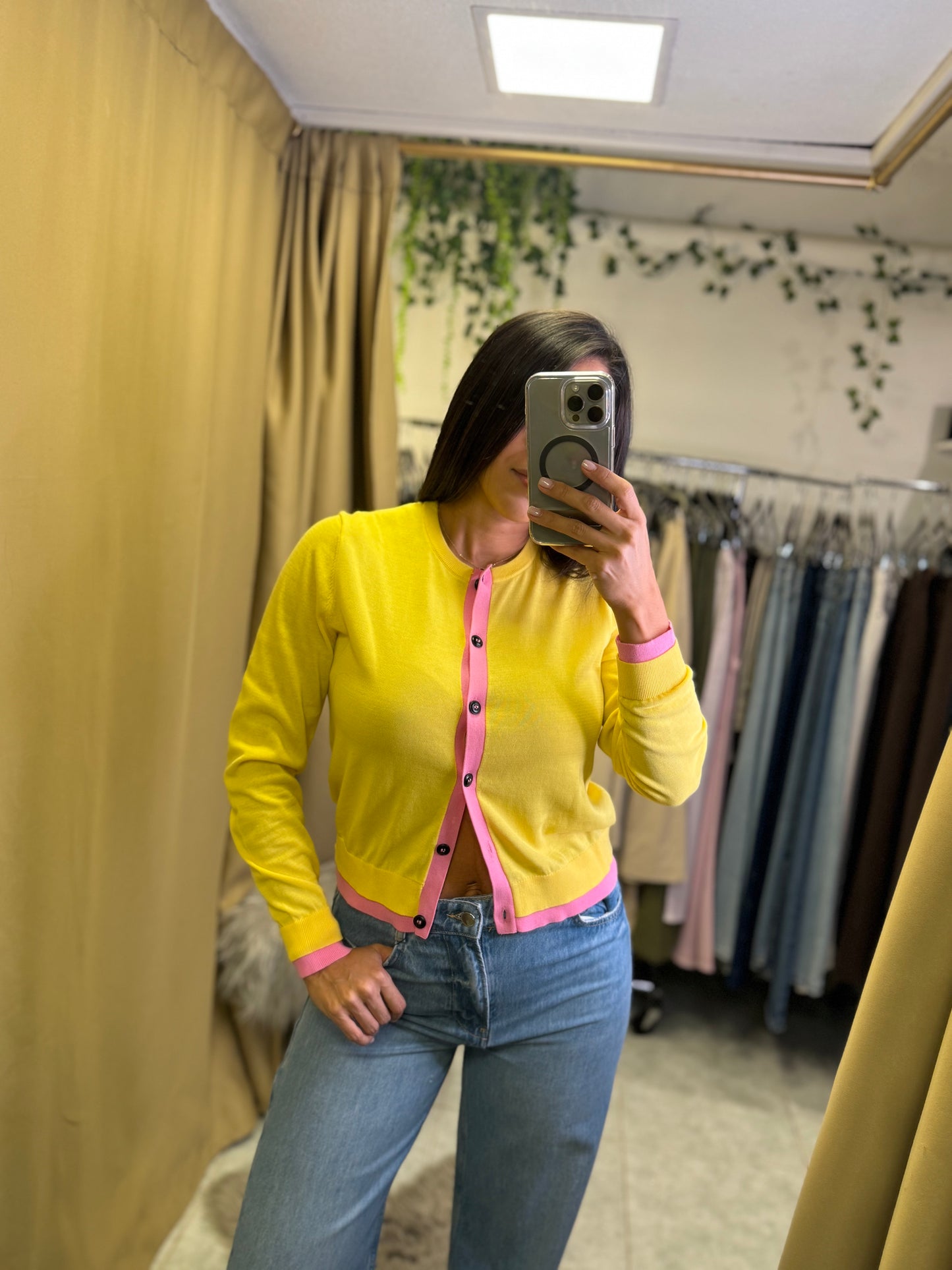 Cardigan Amarillo y fucsia
