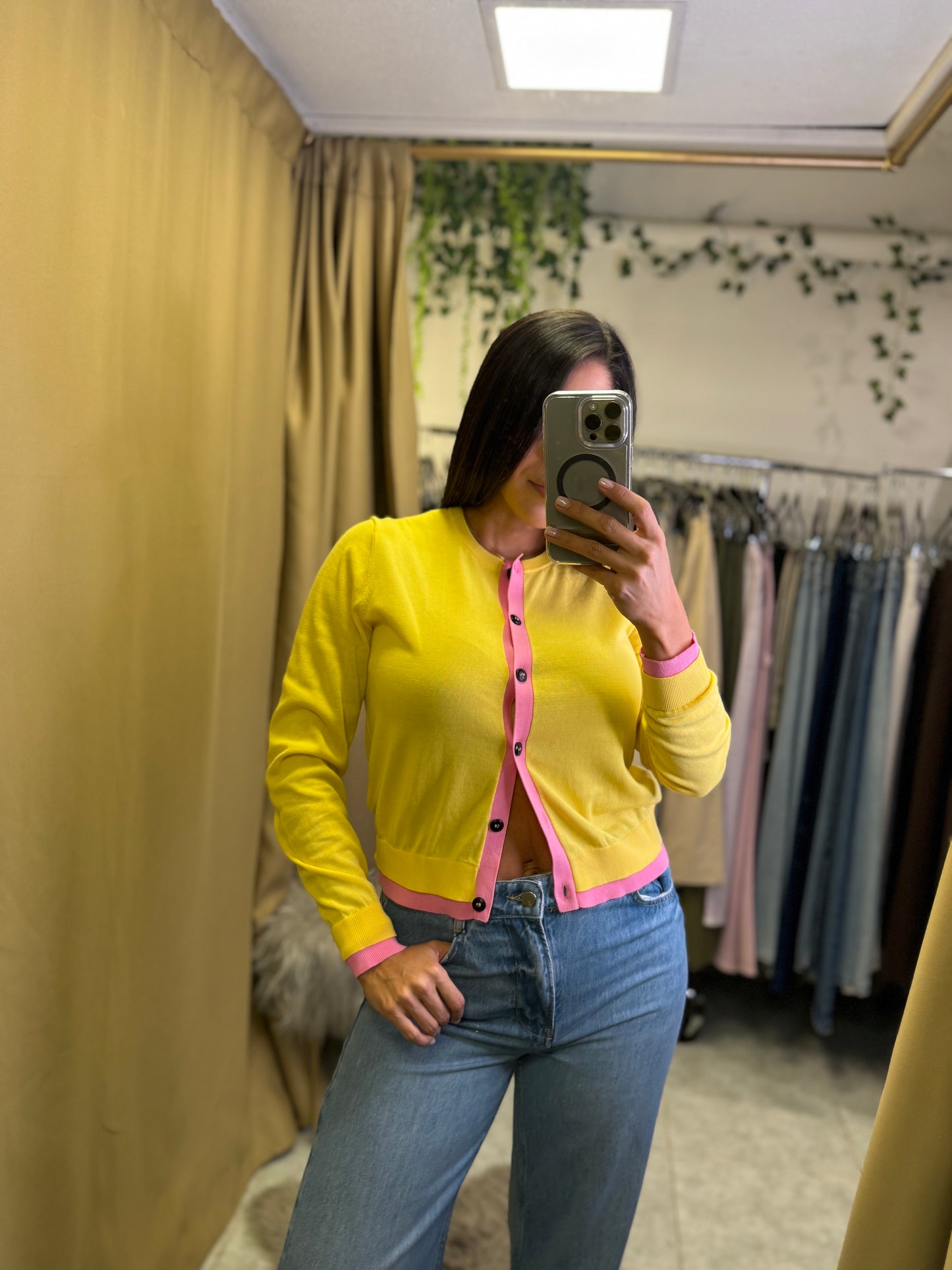 Cardigan Amarillo y fucsia