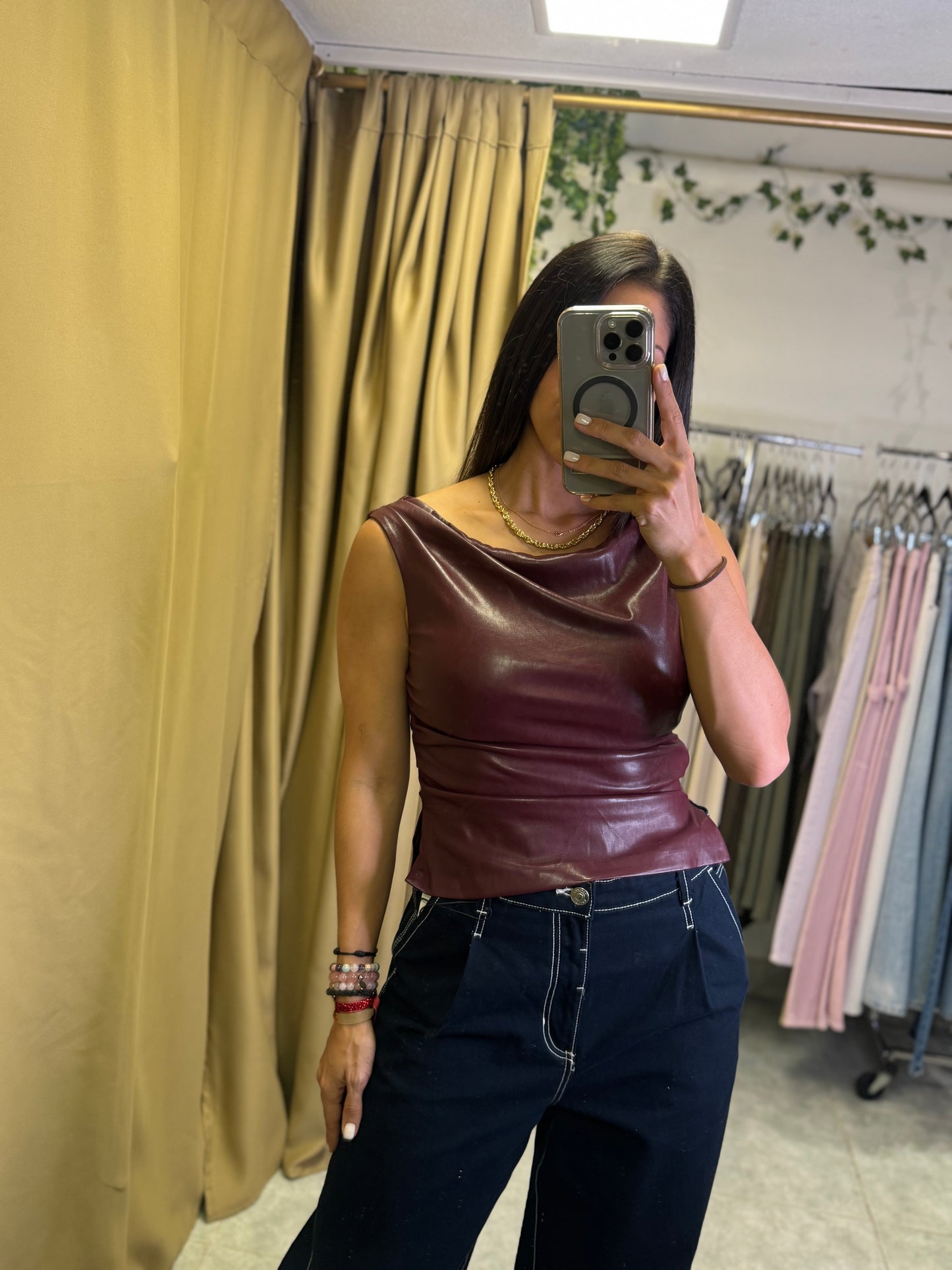 Top de Cuerina